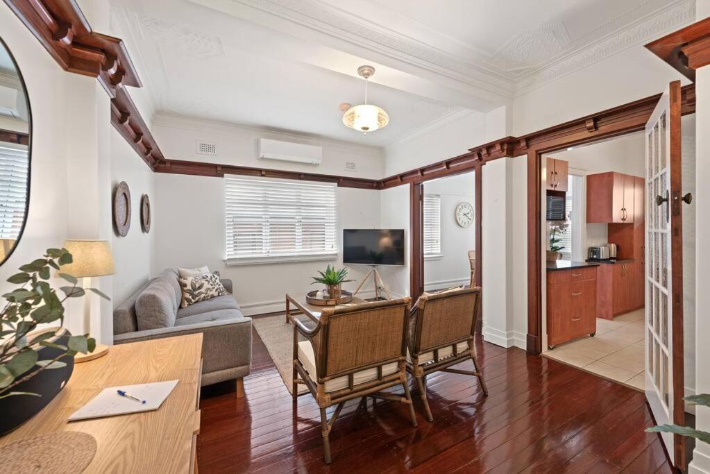Art Deco In Ascot! ~ 2 Bed / 1 Bath / 1 Car Apartment Бризбейн Екстериор снимка